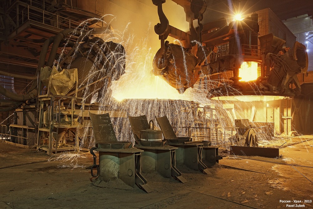 Ural Steel Novotroick, lití železa do el.obloukové pece 